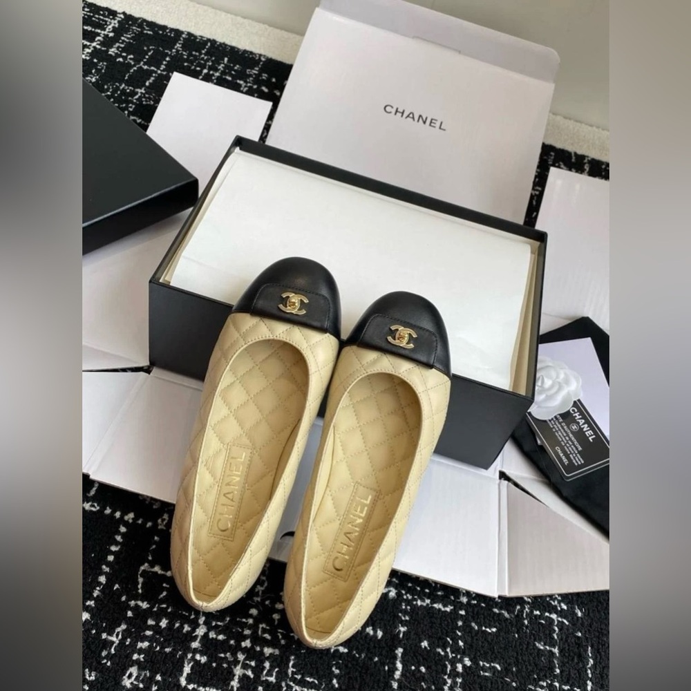 CHANEL Cream and Black Quilted Ballerina Flats 37/7 - Picture 7 of 14